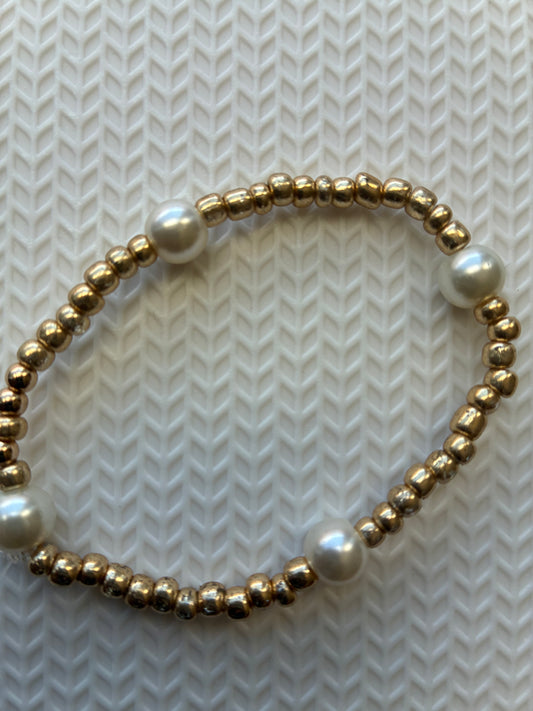 Tic tac pearl braclet